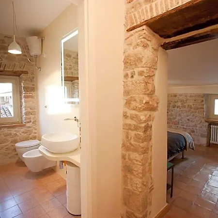 Lelive 3* Sermoneta